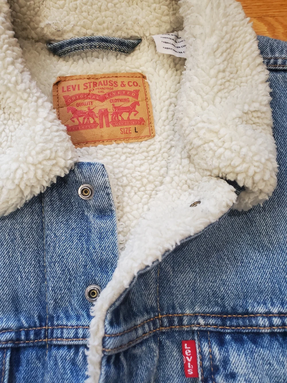 Levi's Blue Denim Jacket with Cream Sherpa Lining - Picture 6 of 8